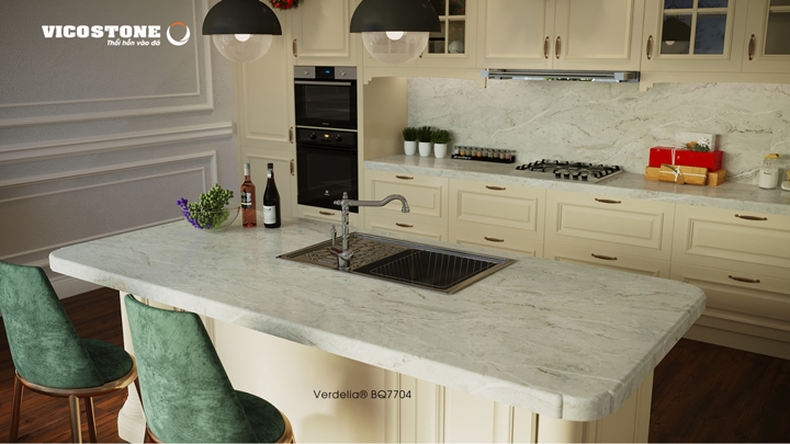 Nhờ sử dụng đá VICOSTONE Verdelia BQ7704 ốp bàn bếp, không gian nấu nướng trở nên tươi mát, giàu năng lượng hơn
